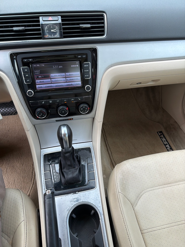 Photo 14 of this VOLKSWAGEN PASSAT