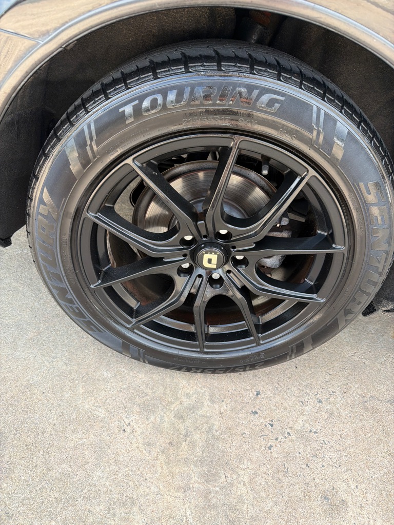 Photo 9 of this VOLKSWAGEN PASSAT