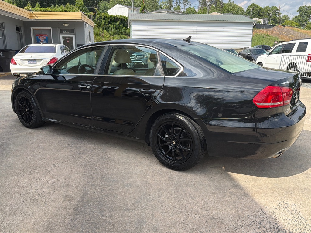 Photo 5 of this VOLKSWAGEN PASSAT