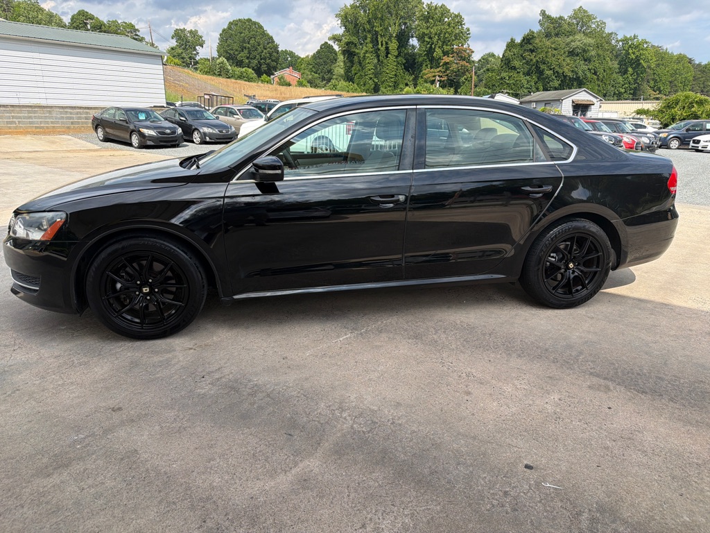 Photo 4 of this VOLKSWAGEN PASSAT