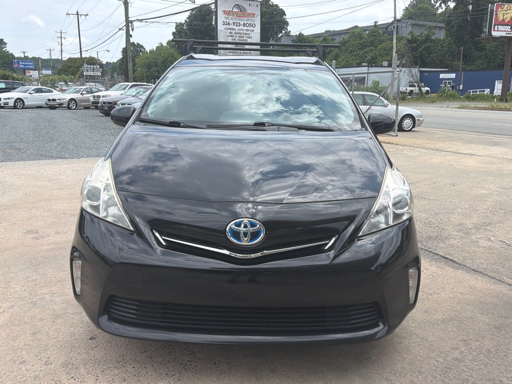 Photo 2 of this TOYOTA PRIUS V