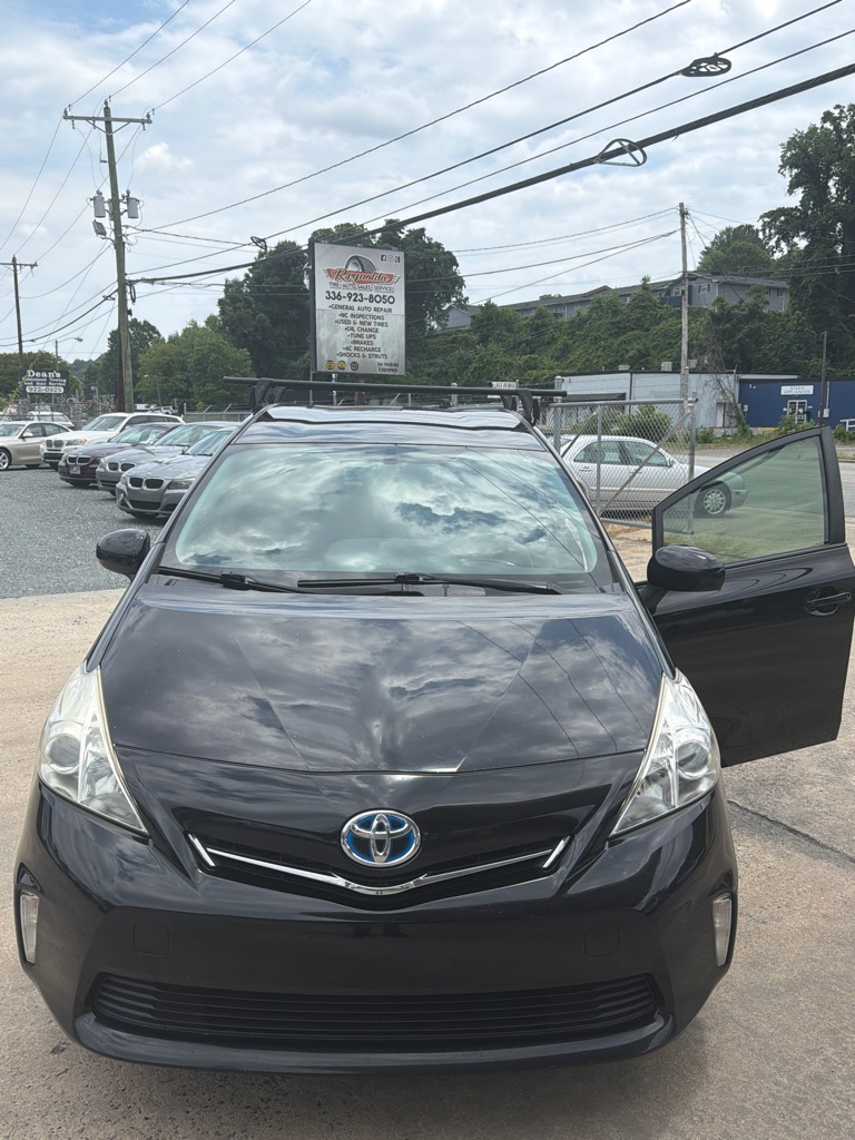 Photo 17 of this TOYOTA PRIUS V