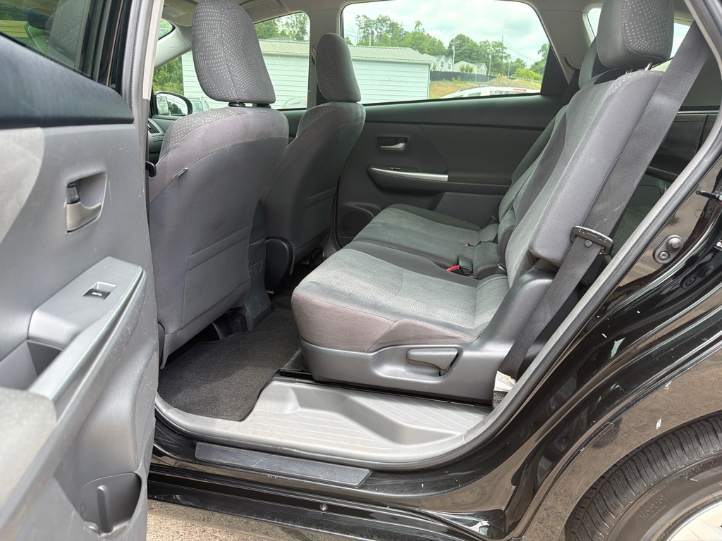 Photo 10 of this TOYOTA PRIUS V