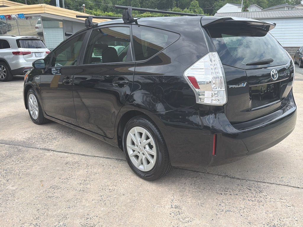 Photo 5 of this TOYOTA PRIUS V