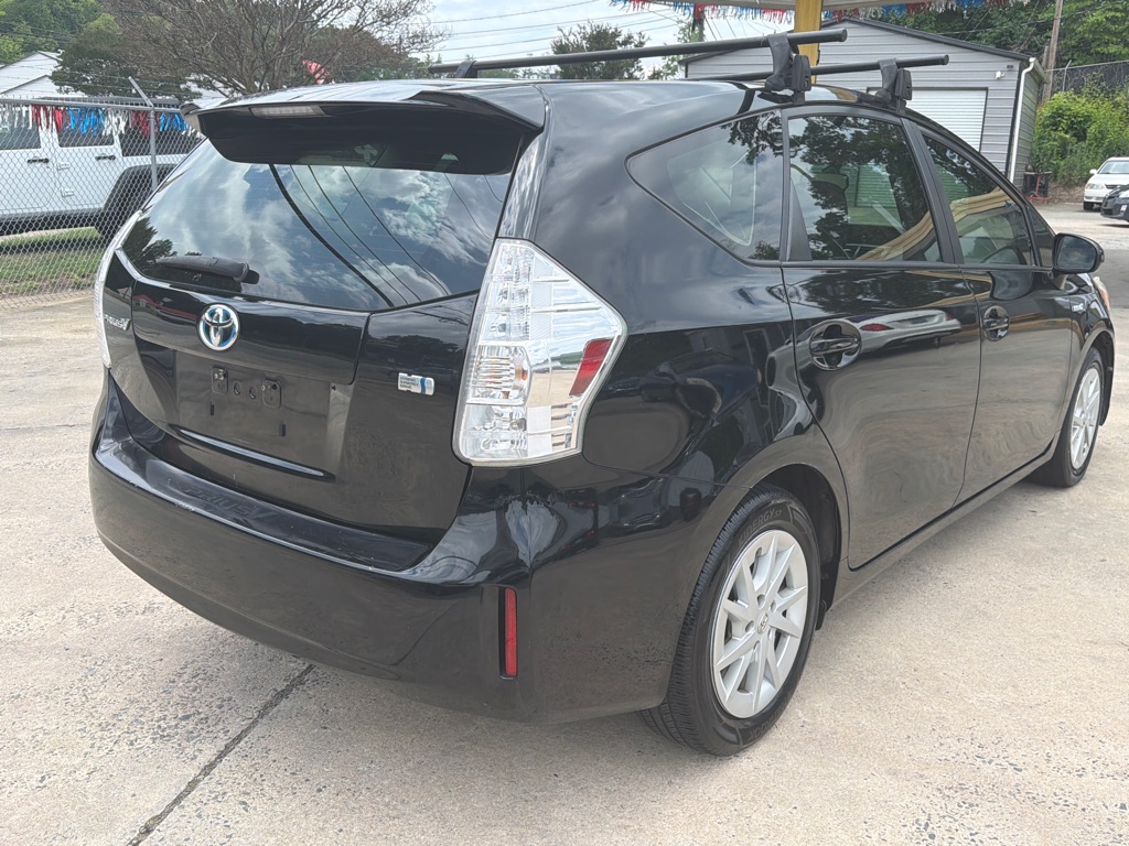 Photo 7 of this TOYOTA PRIUS V