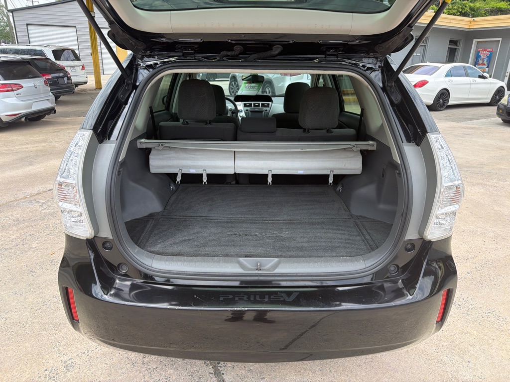 Photo 9 of this TOYOTA PRIUS V