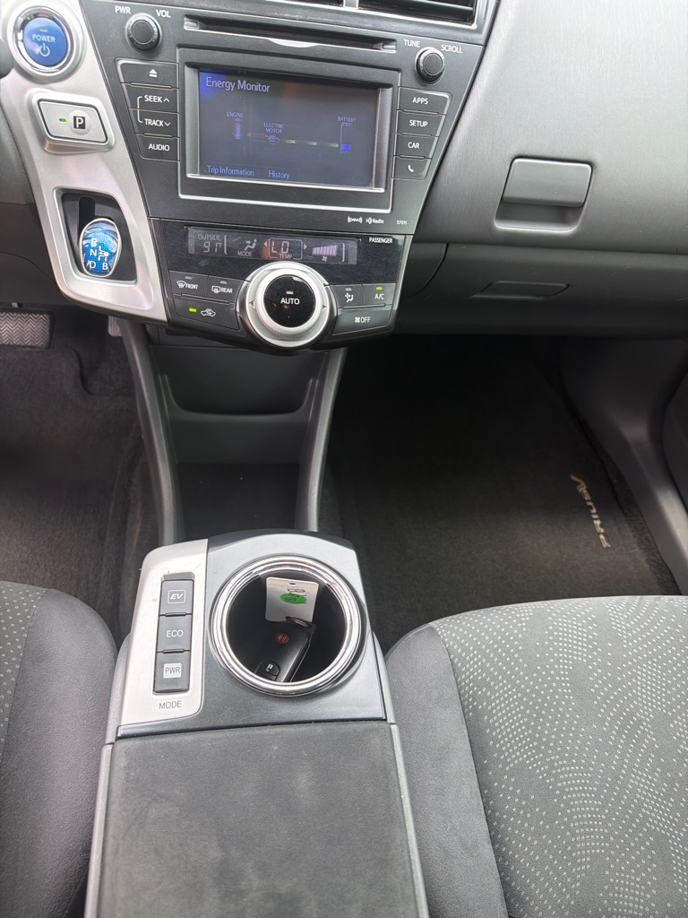 Photo 14 of this TOYOTA PRIUS V