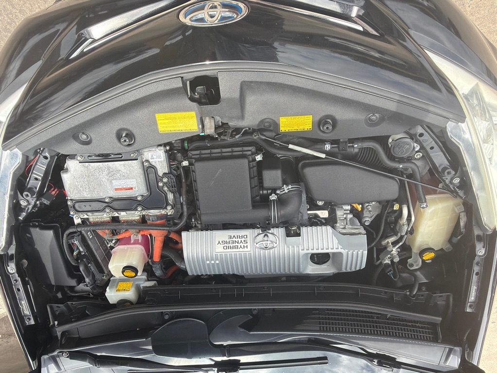 Photo 16 of this TOYOTA PRIUS V