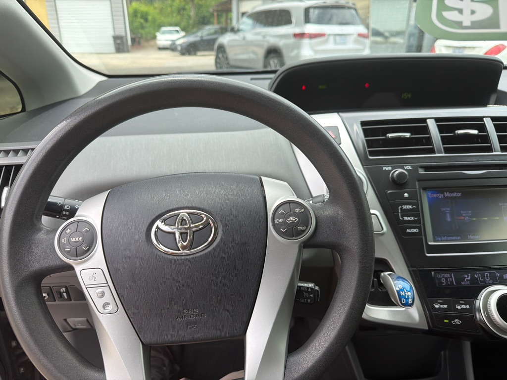 Photo 13 of this TOYOTA PRIUS V