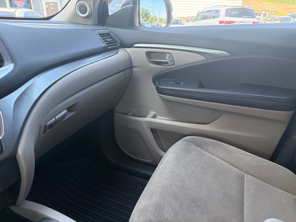 Photo 17 of this HONDA PILOT