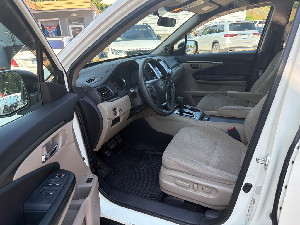 Photo 12 of this HONDA PILOT