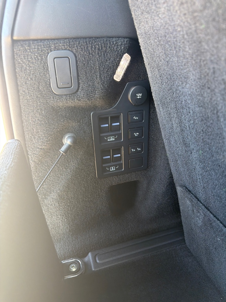 Photo 12 of this LAND ROVER DISCOVERY