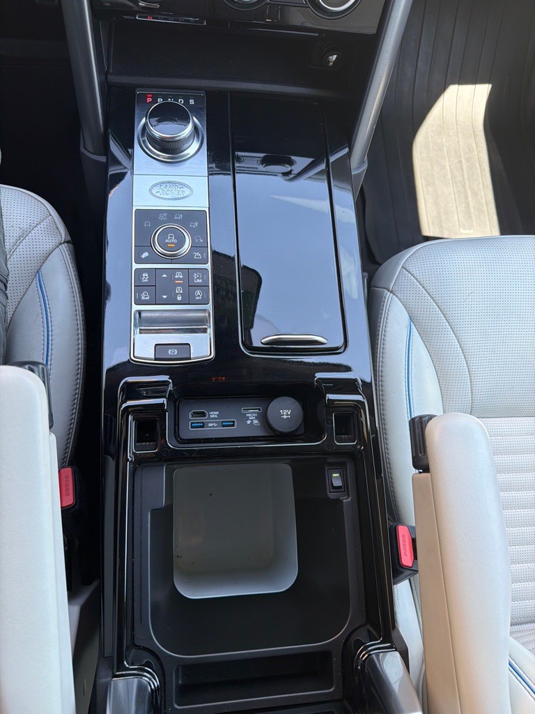 Photo 21 of this LAND ROVER DISCOVERY