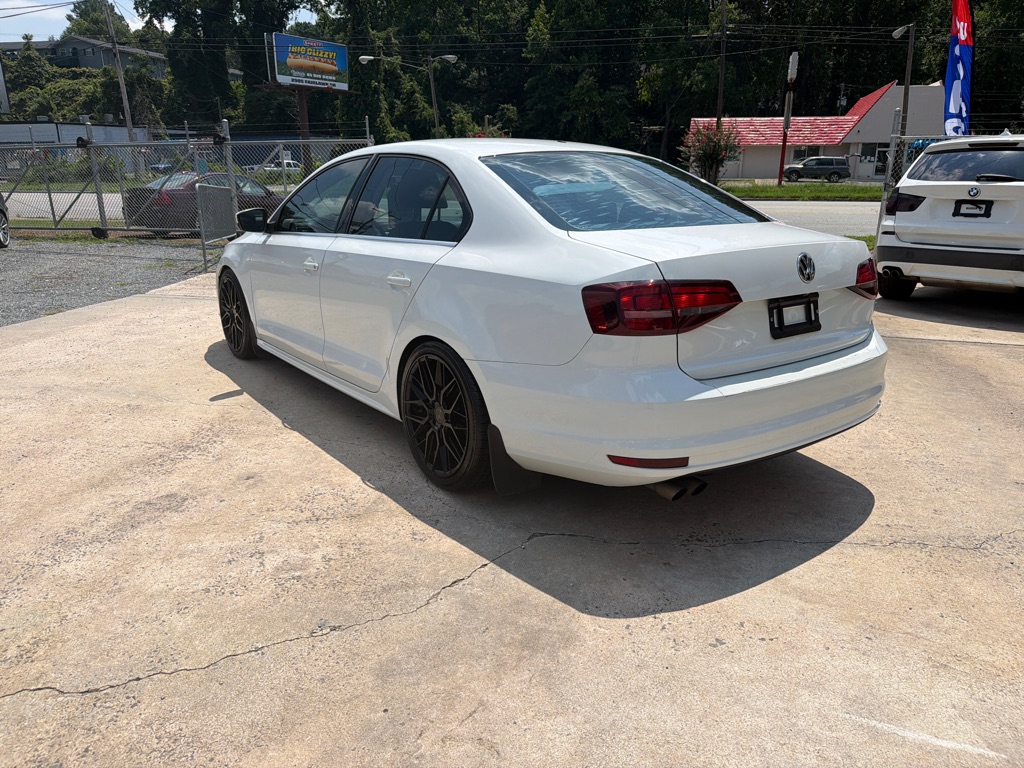 Photo 5 of this VOLKSWAGEN JETTA