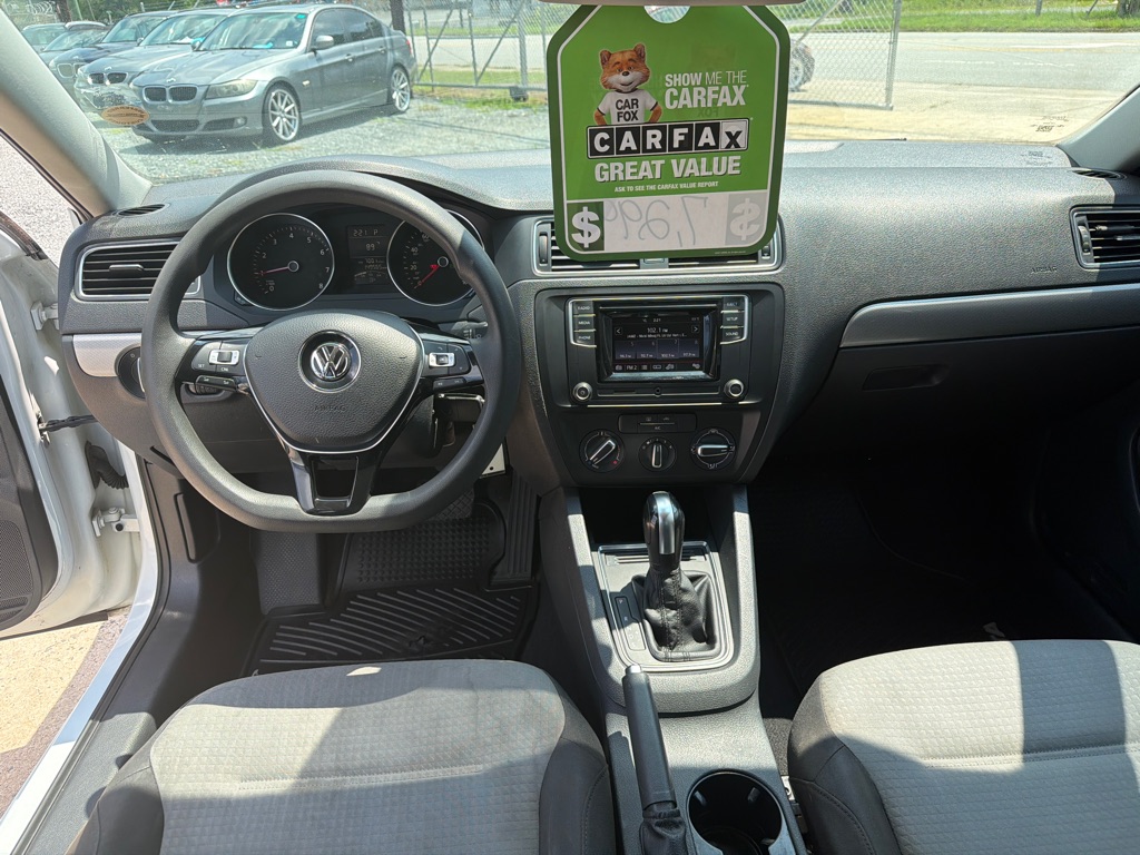 Photo 11 of this VOLKSWAGEN JETTA