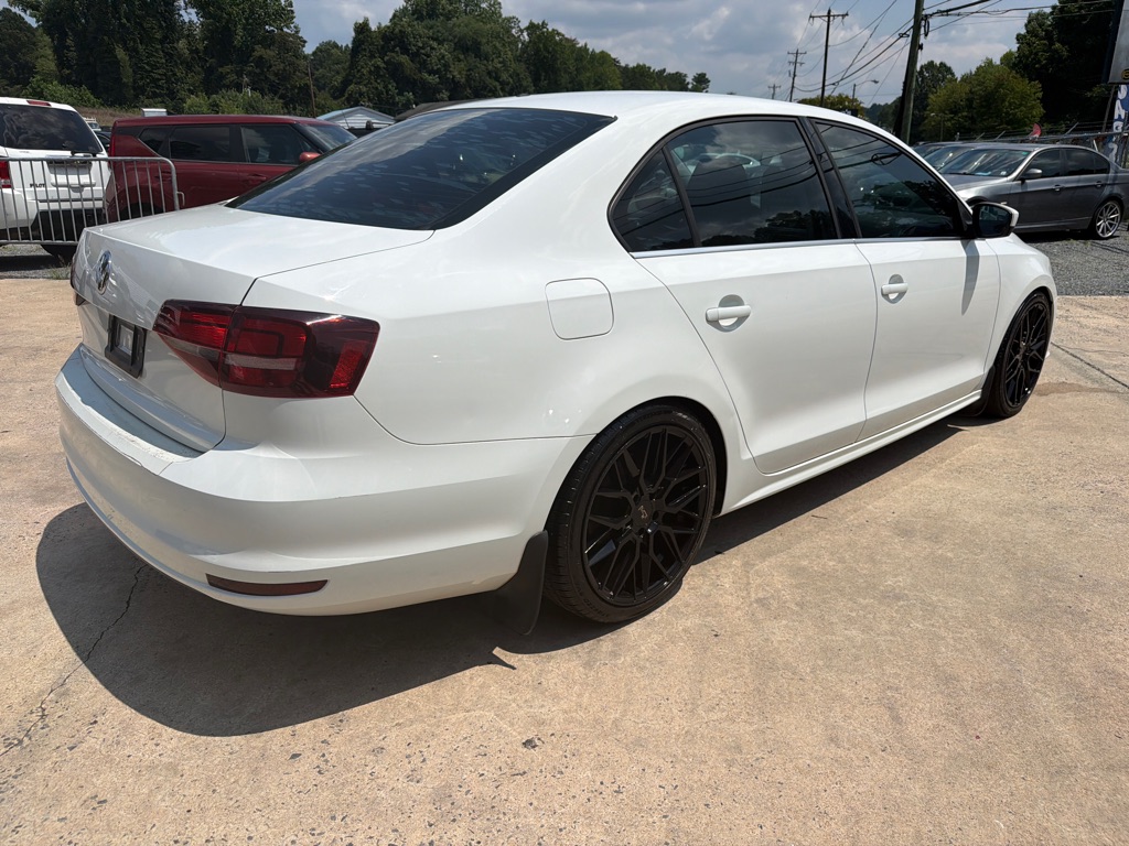 Photo 7 of this VOLKSWAGEN JETTA