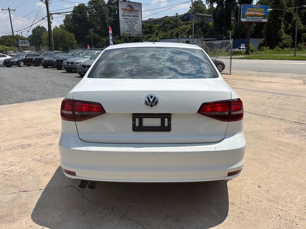Photo 6 of this VOLKSWAGEN JETTA
