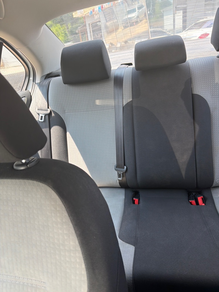 Photo 15 of this VOLKSWAGEN JETTA