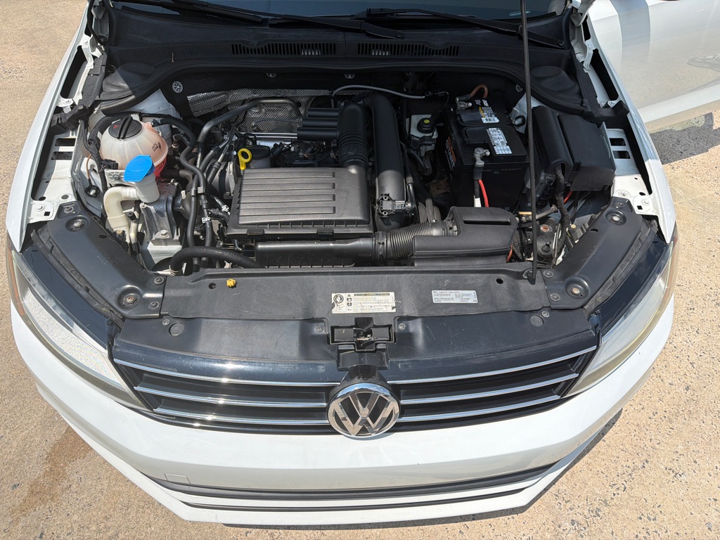 Photo 16 of this VOLKSWAGEN JETTA