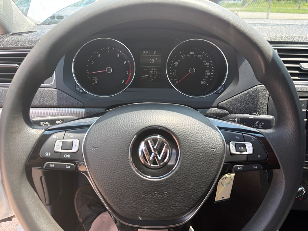 Photo 12 of this VOLKSWAGEN JETTA