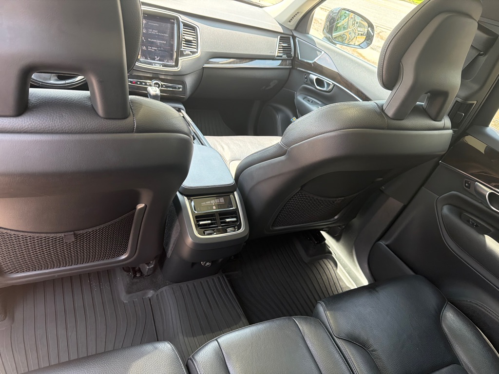 Photo 13 of this VOLVO XC90