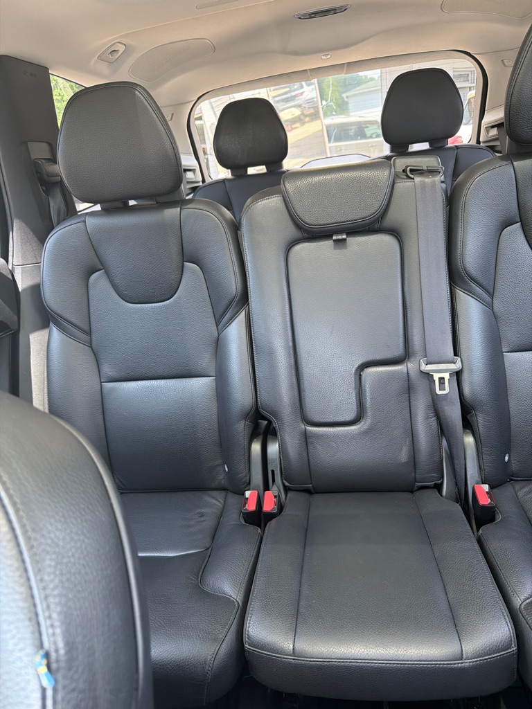 Photo 20 of this VOLVO XC90