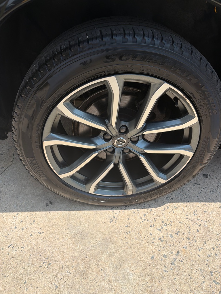 Photo 9 of this VOLVO XC90