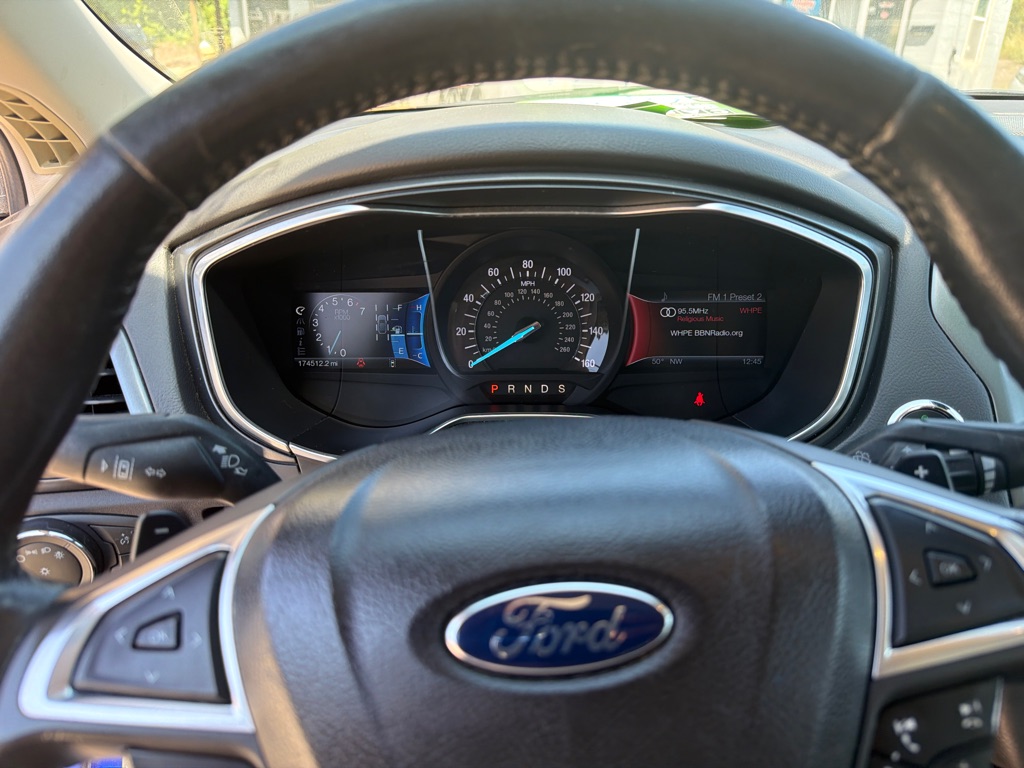 Photo 15 of this FORD FUSION