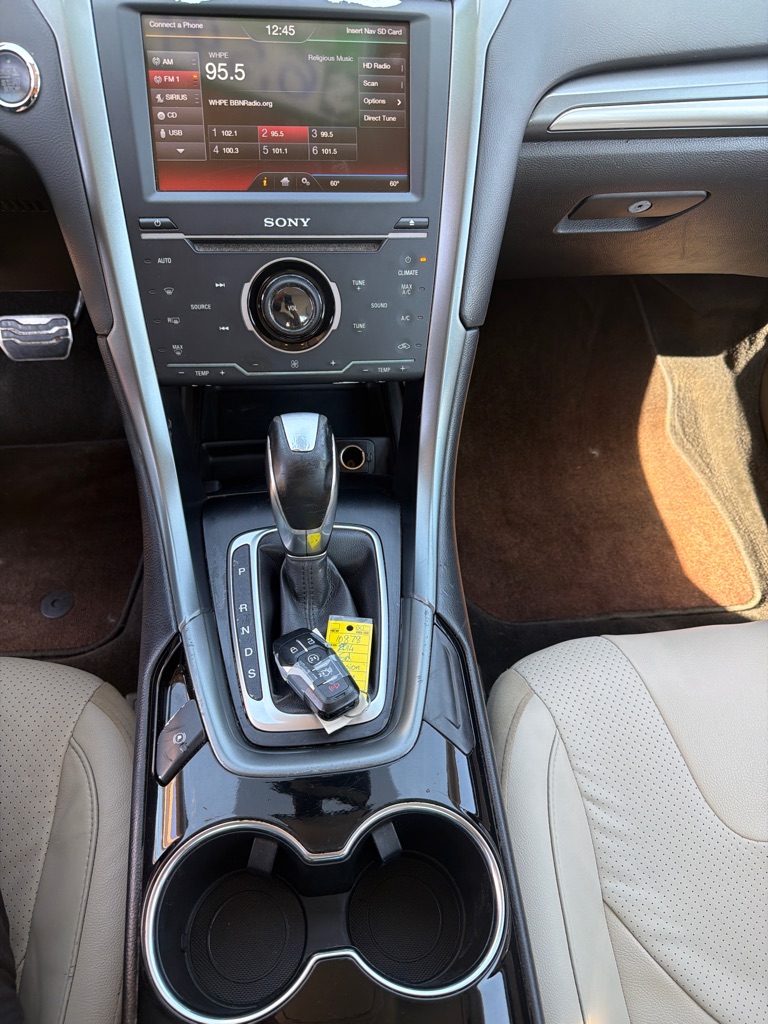 Photo 17 of this FORD FUSION