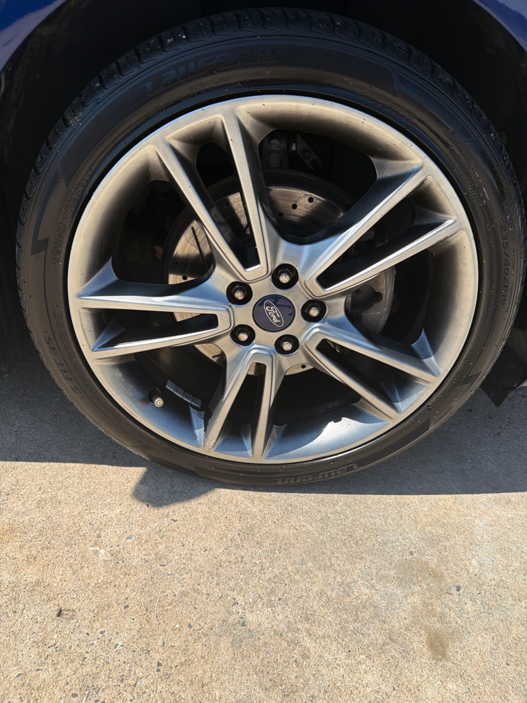 Photo 9 of this FORD FUSION