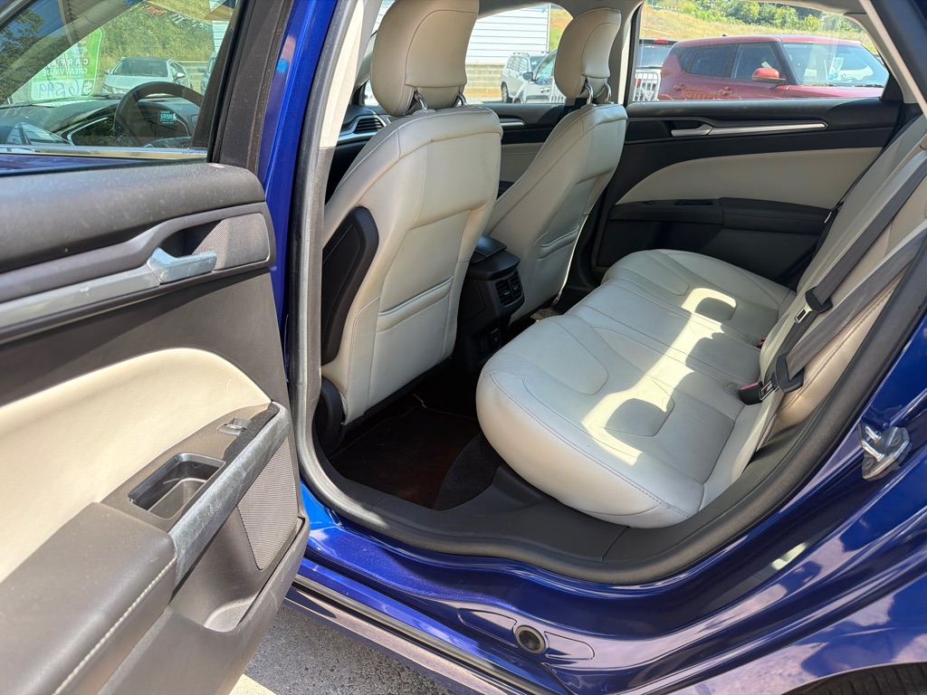 Photo 11 of this FORD FUSION