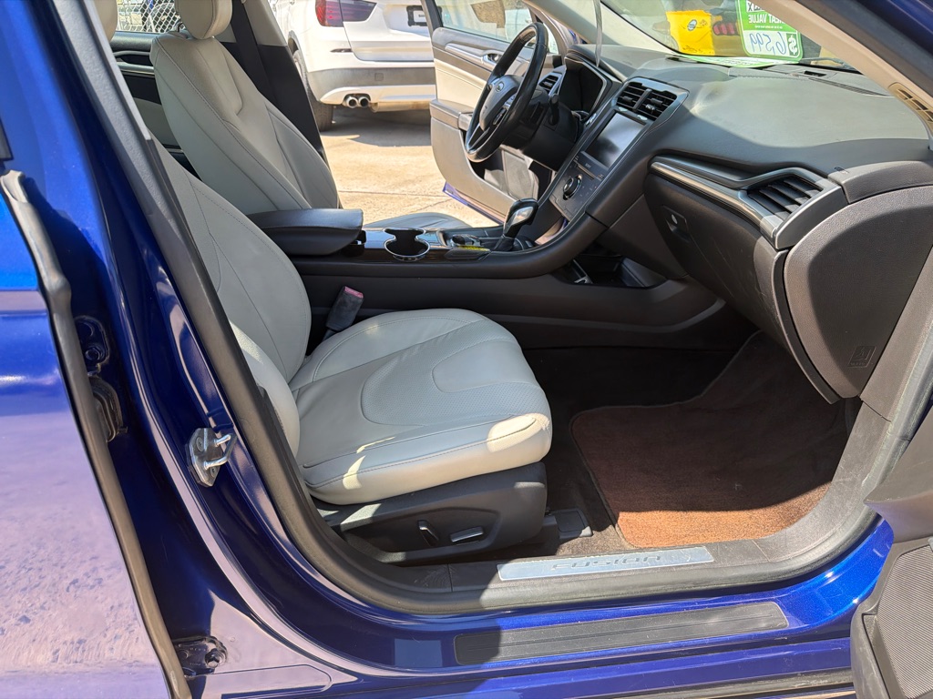 Photo 19 of this FORD FUSION