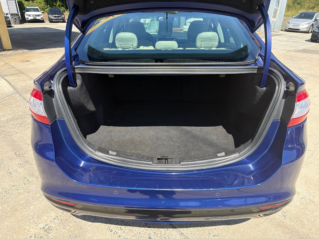Photo 10 of this FORD FUSION