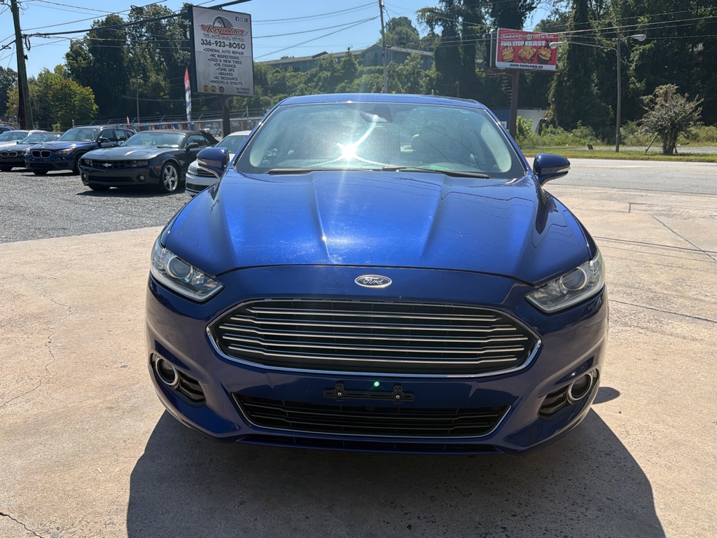 Photo 2 of this FORD FUSION