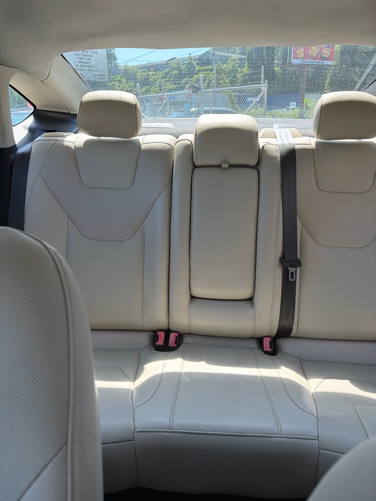 Photo 18 of this FORD FUSION