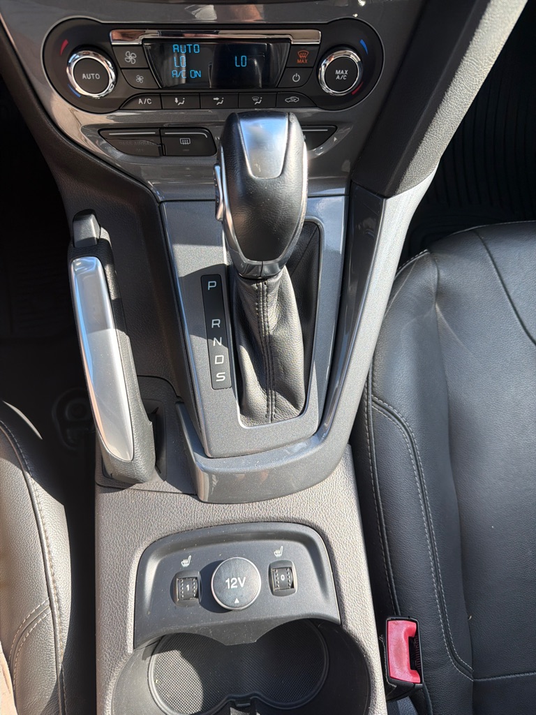 Photo 16 of this FORD FOCUS