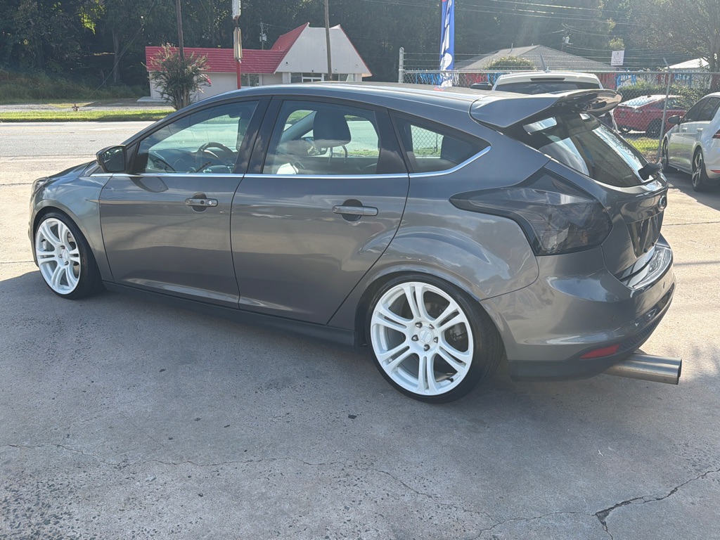 Photo 5 of this FORD FOCUS