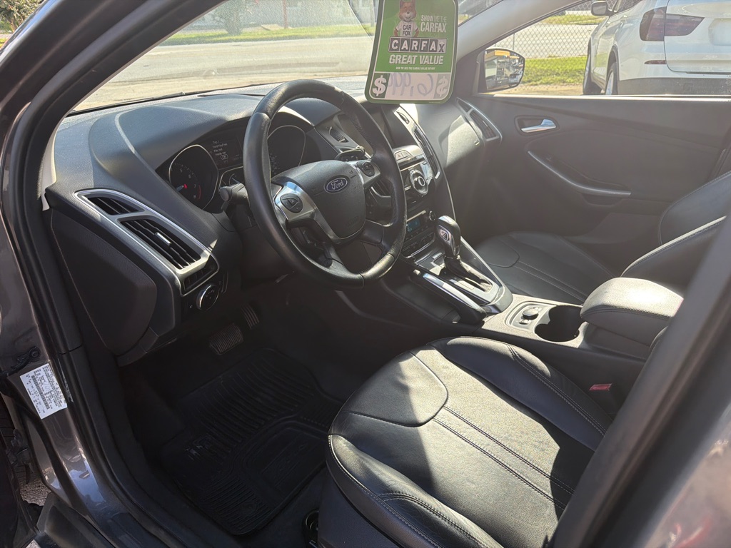 Photo 12 of this FORD FOCUS