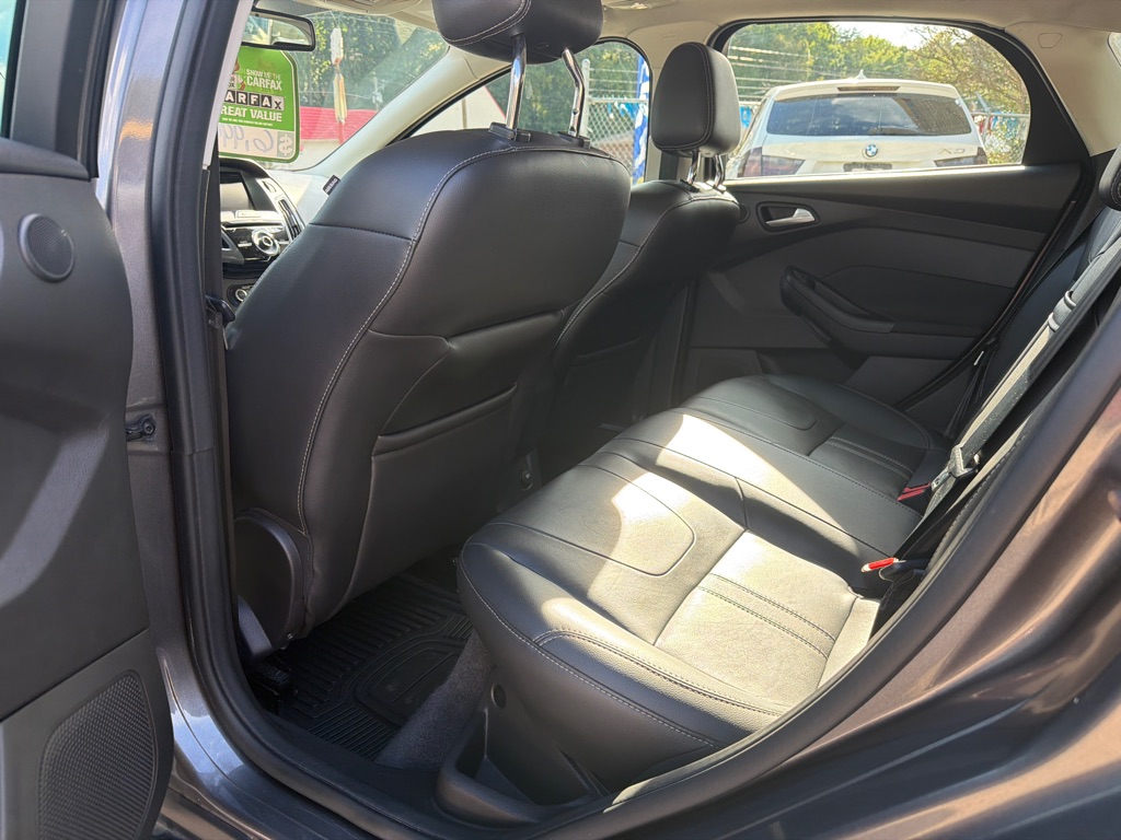 Photo 9 of this FORD FOCUS