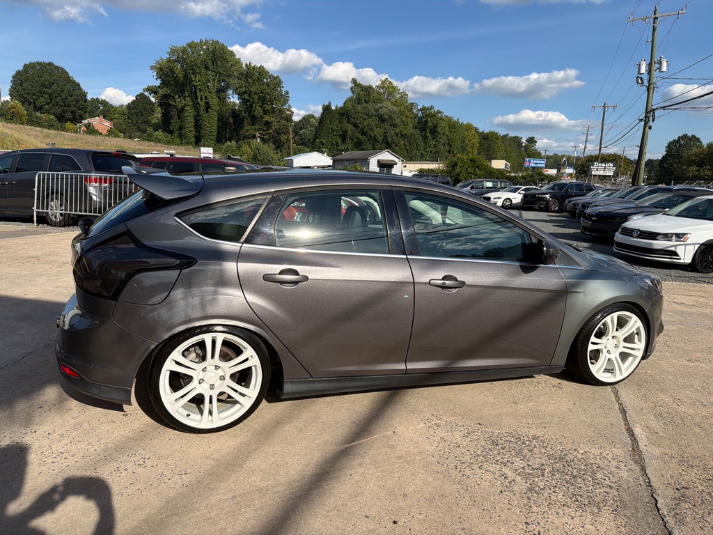 Photo 8 of this FORD FOCUS