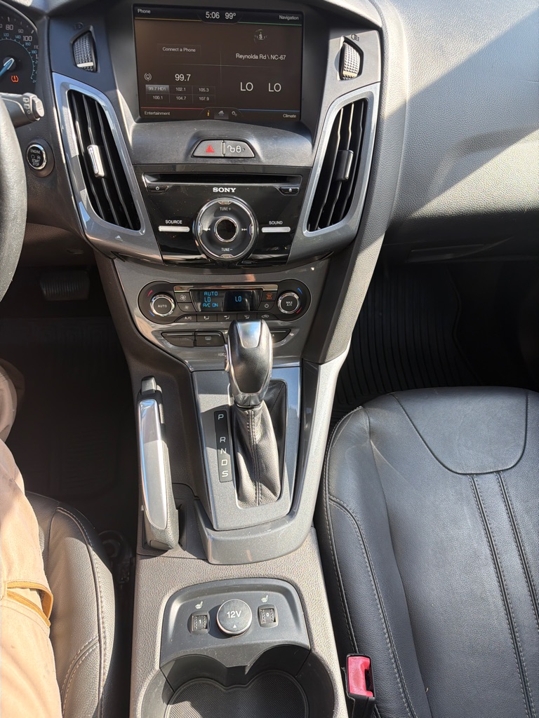 Photo 14 of this FORD FOCUS