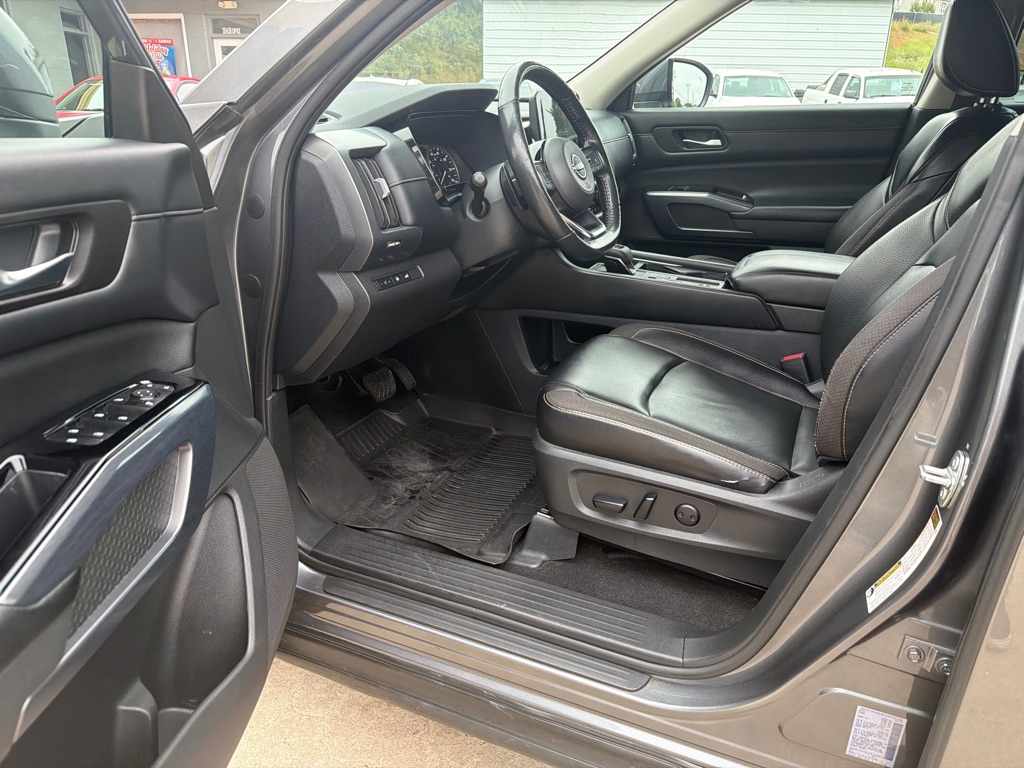 Photo 14 of this NISSAN PATHFINDER