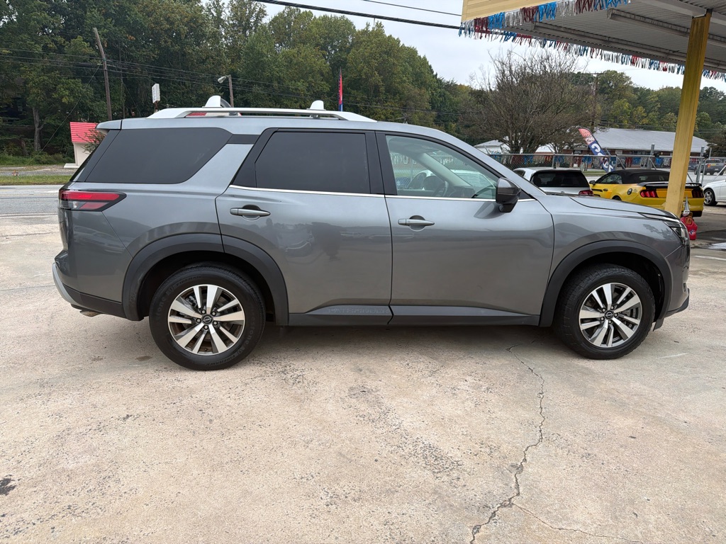 Photo 8 of this NISSAN PATHFINDER