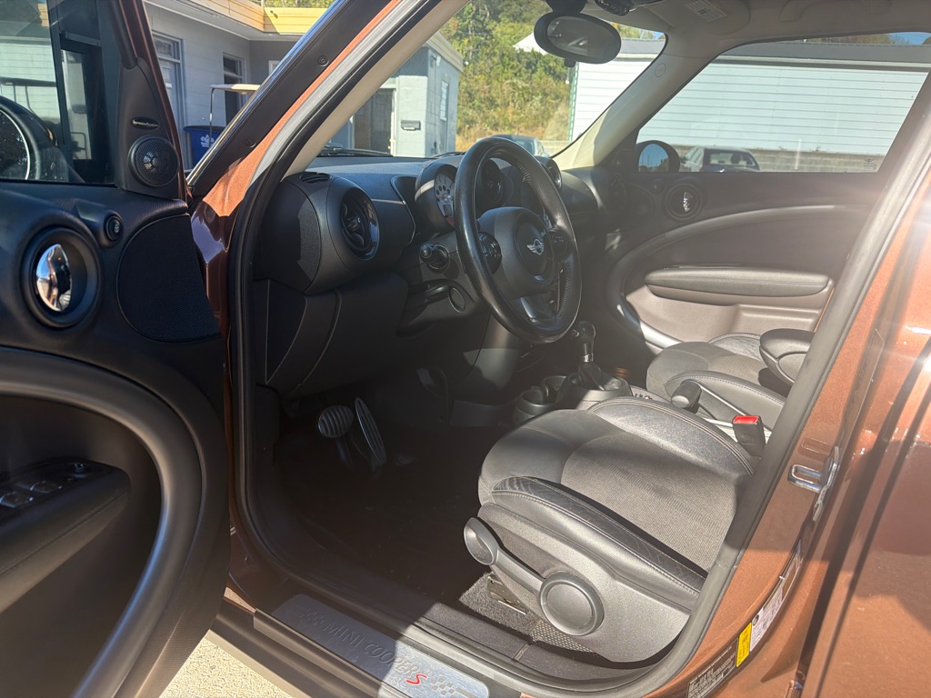 Photo 13 of this MINI COOPER
