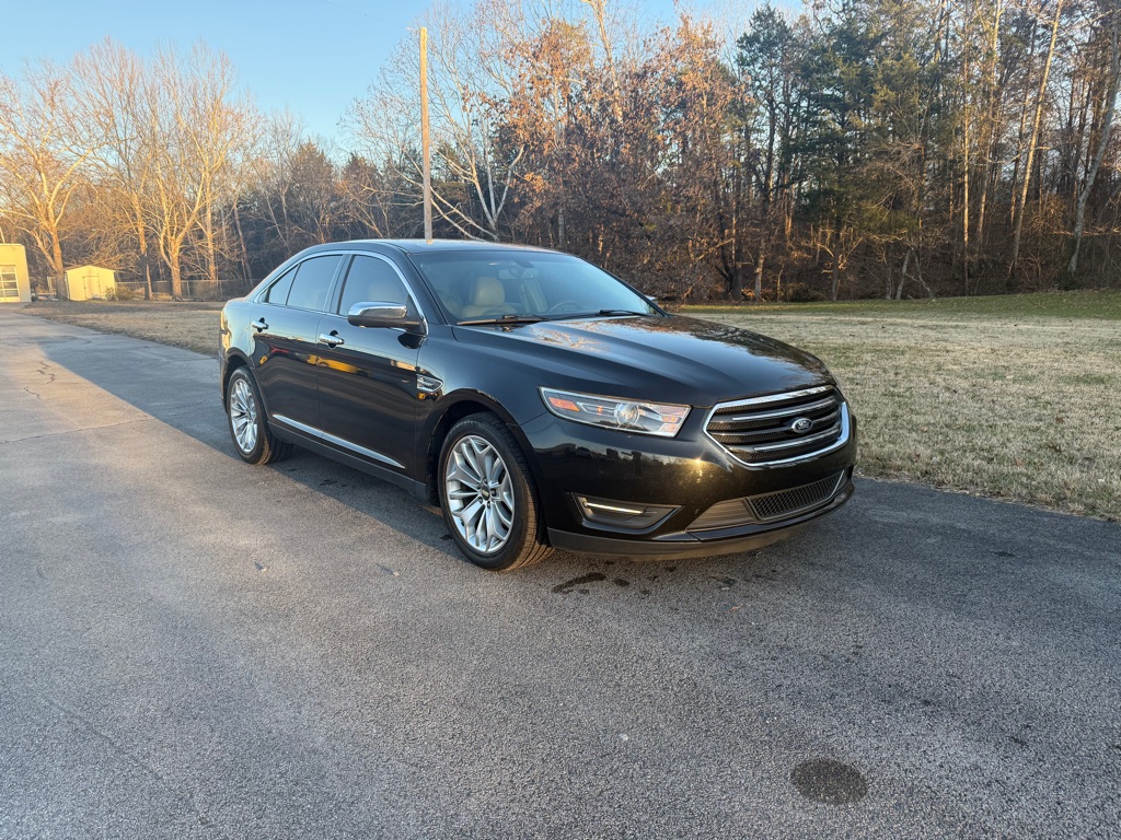 2015 Ford Taurus Limited's photo