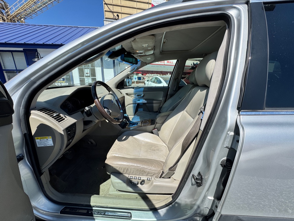 Photo 10 of this VOLVO XC90