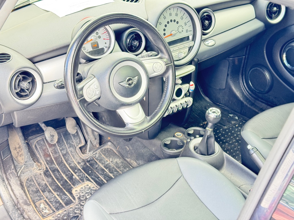 Photo 9 of this MINI COOPER