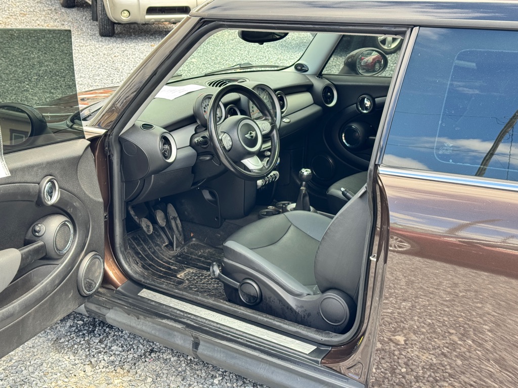 Photo 8 of this MINI COOPER