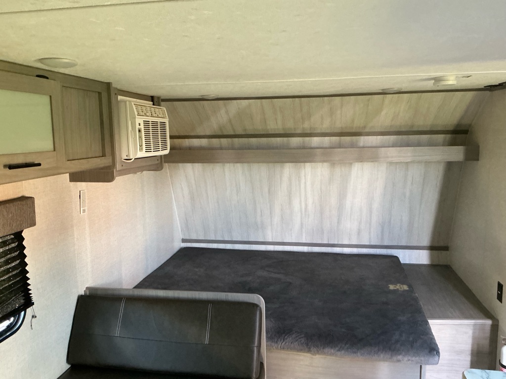 Photo 13 of this COLEMAN 17B