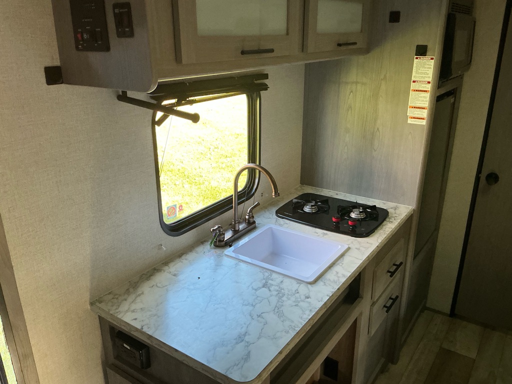 Photo 14 of this COLEMAN 17B